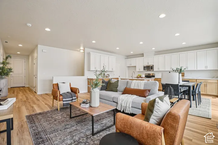 Example photo of a different finished Hanbury home. Actual home may differ/vary.