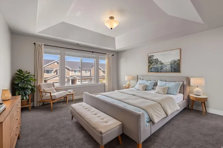 Tray ceiling with a decorative light fixture