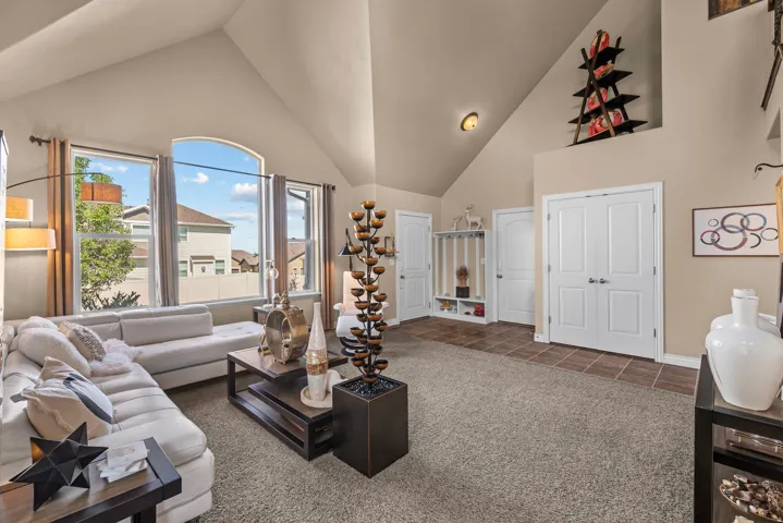 Vaulted ceiling with a ceiling-mounted light fixture