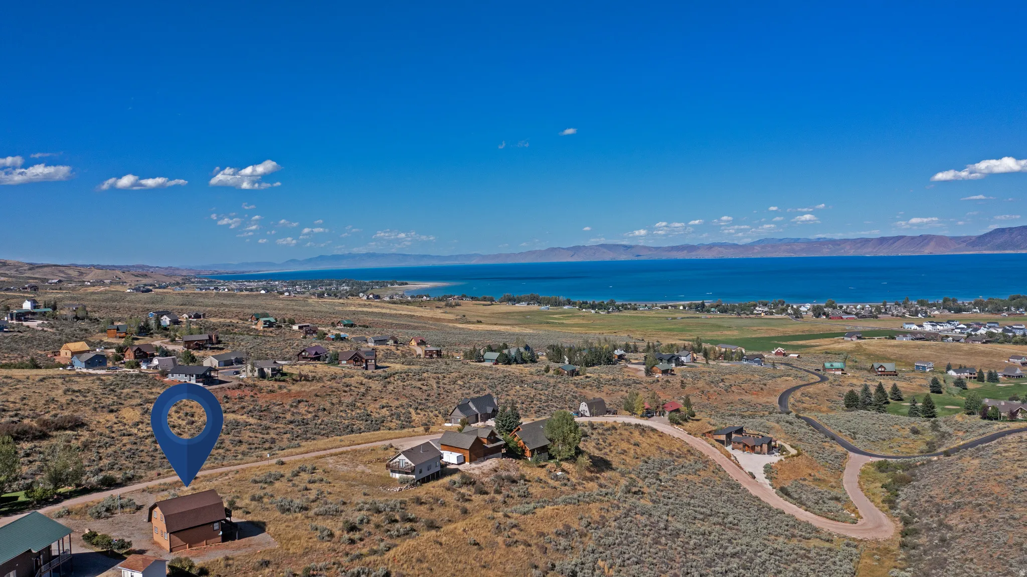 Elevated property with panoramic lake and mountain scenery
