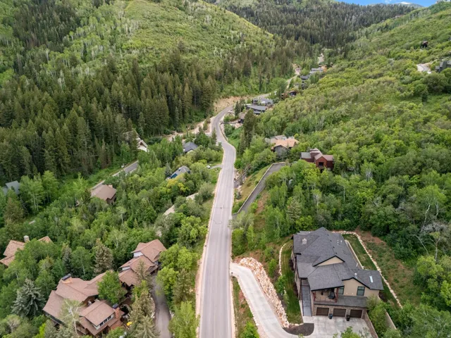 Pinebrook living: paved plowed roads, minutes to I-80, Quarry Village, and trailheads.