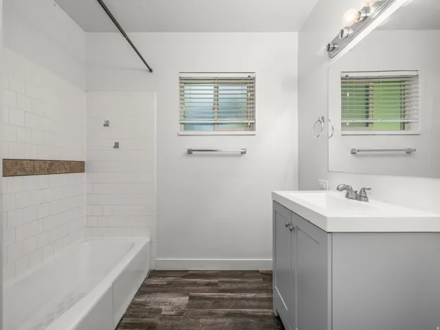 White subway tile tub surround with decorative accent