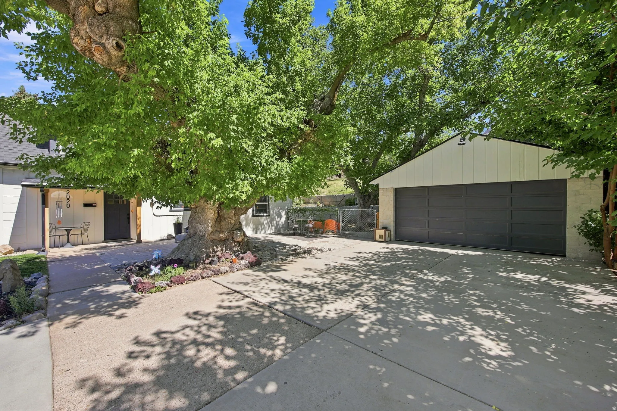 Detached Garage