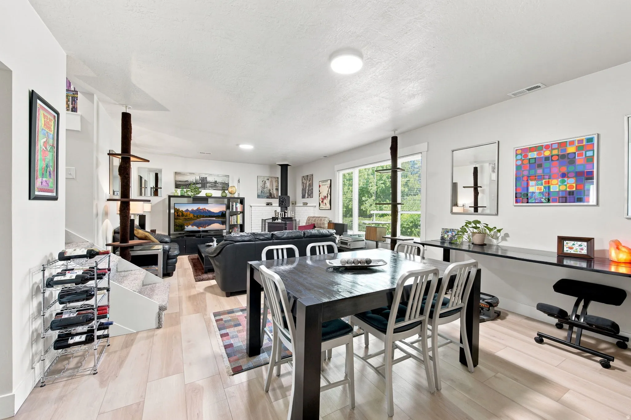 Large, Bright Family & Dining Room