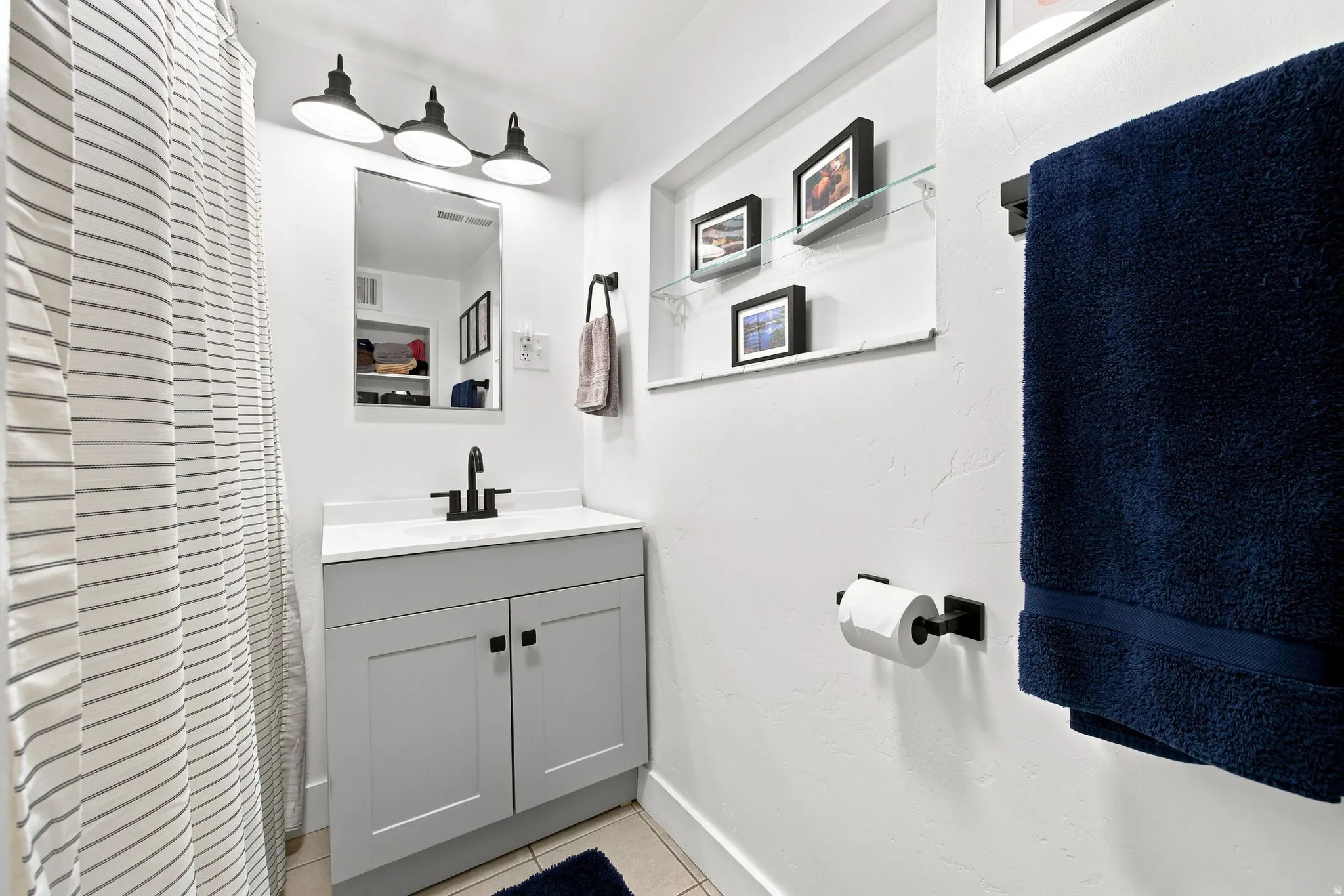 3/4th Bath off of Back Entrance
