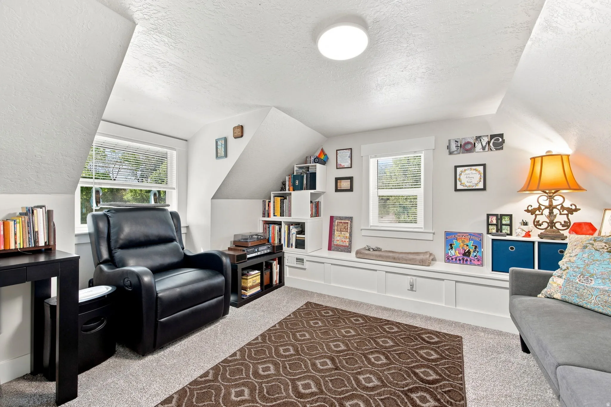 Light, Bright 2nd Bedroom w/Window Seat & Storage