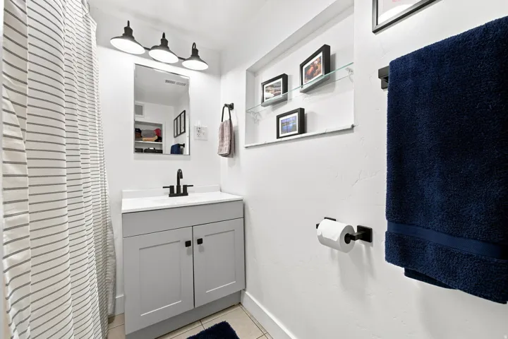 3/4th Bath off of Back Entrance