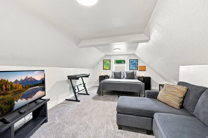 Spacious 3rd Bedroom (Upstairs)