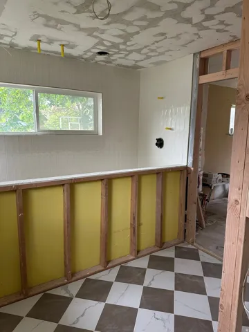 Checkered floor tiles with a white and gray pattern