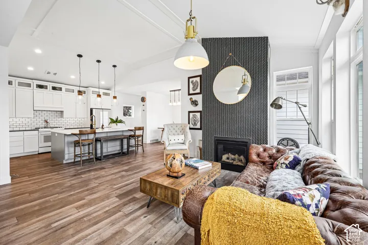 Open-concept living space, custom tile fireplace, laminate flooring