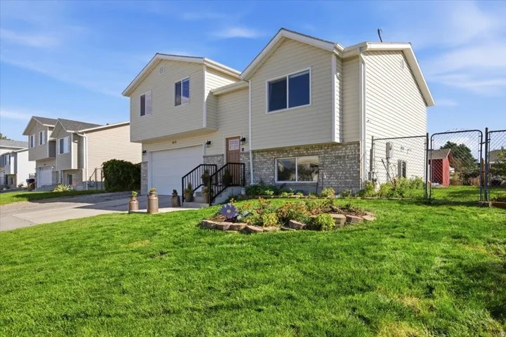 612 E Barbed Wire Dr, Grantsville, Utah 84029