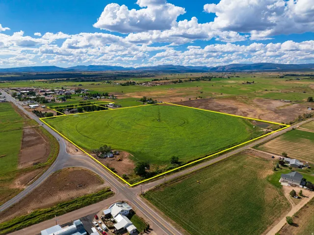 Expansive agricultural parcel featuring a central pivot irrigation system