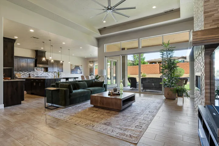 336 W Redstone Ct, Ivins, Utah 84738
