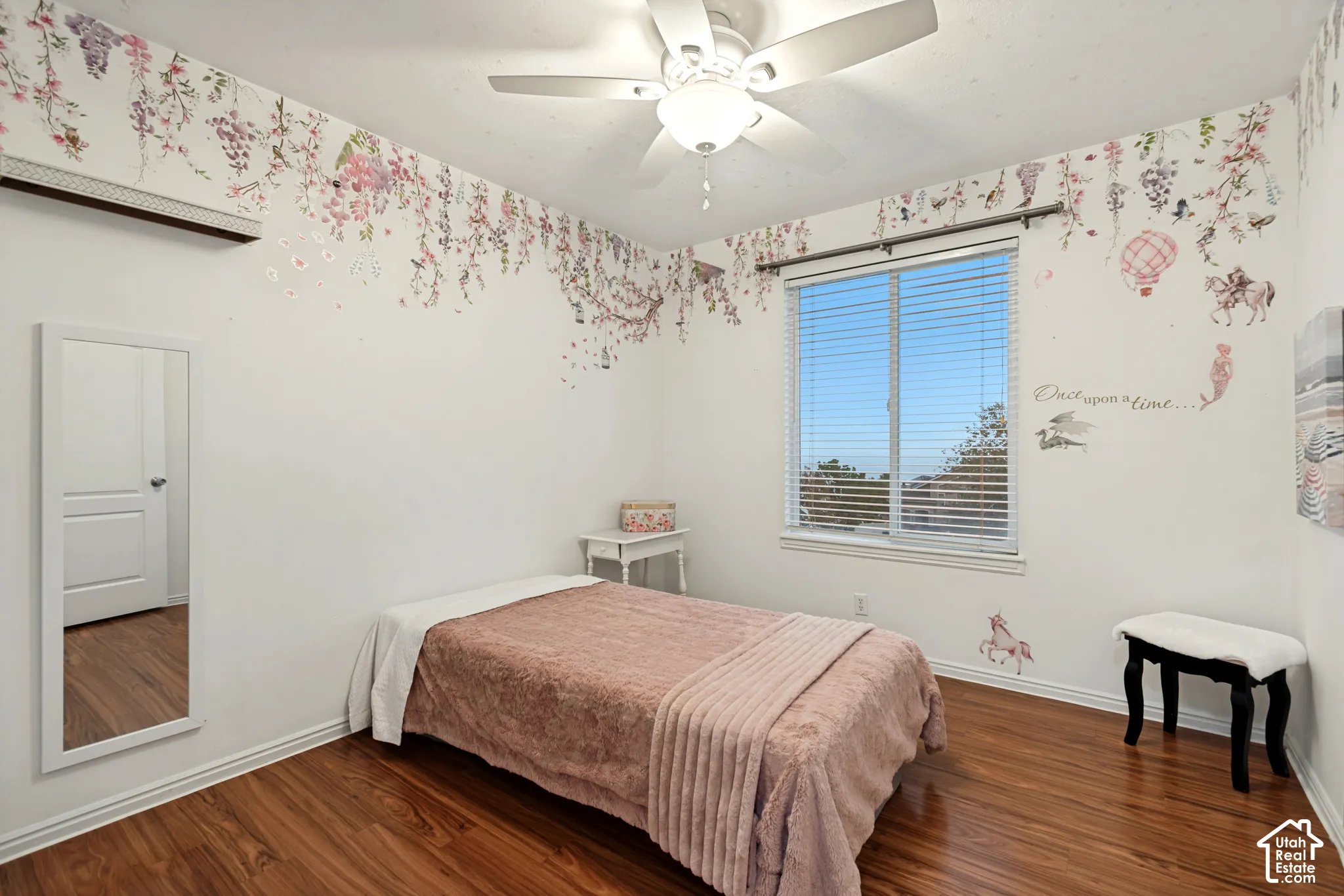 Wood-finish flooring, ceiling fan with integrated lighting, and window with horizontal blinds