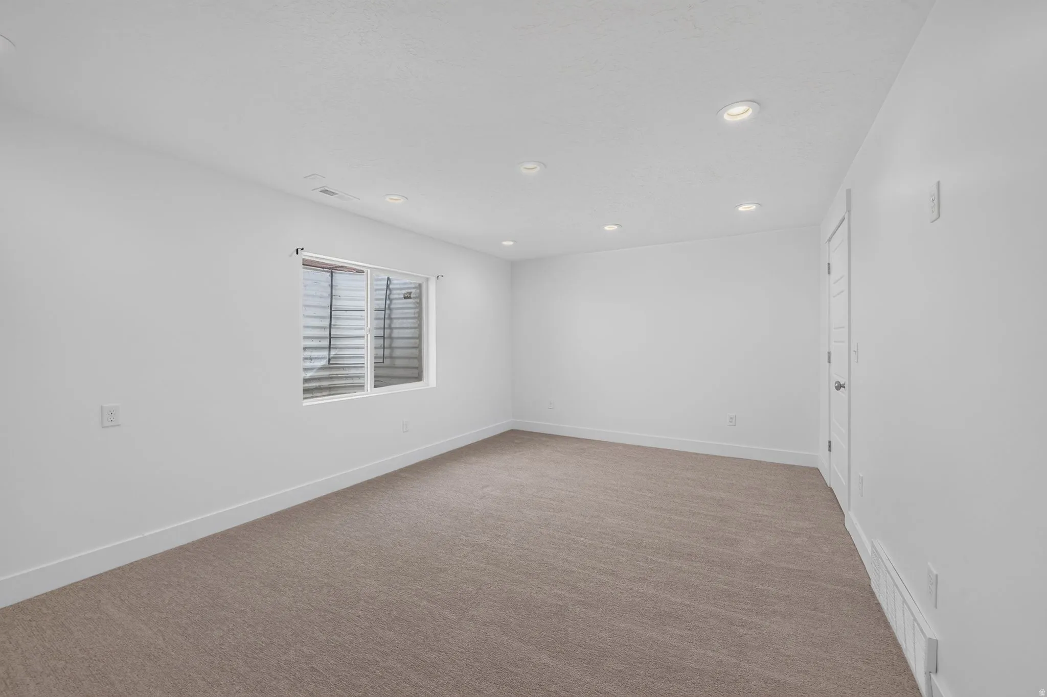 Recessed ceiling lighting