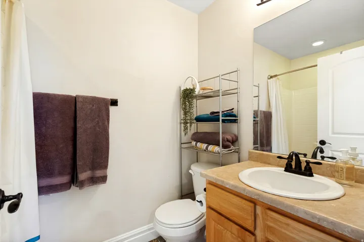 Full bathroom on the second floor.