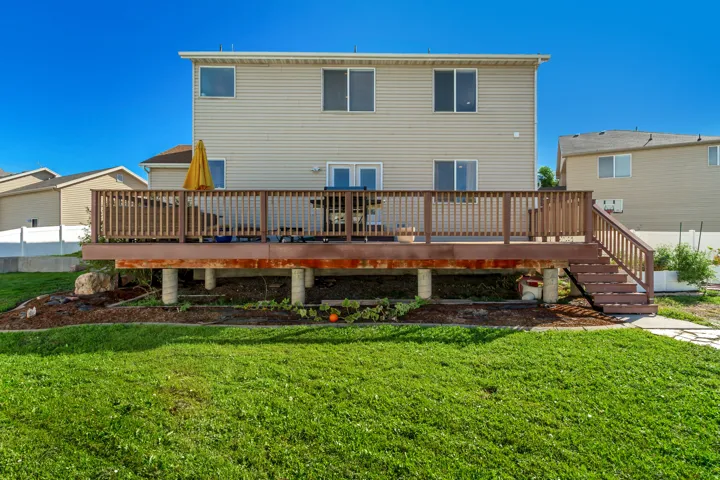 Big trex deck great for entertaining and enjoying the quiet community.
