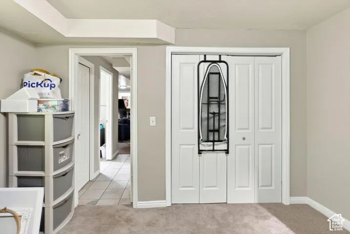 Neutral wall paint, white trim, and carpeted flooring