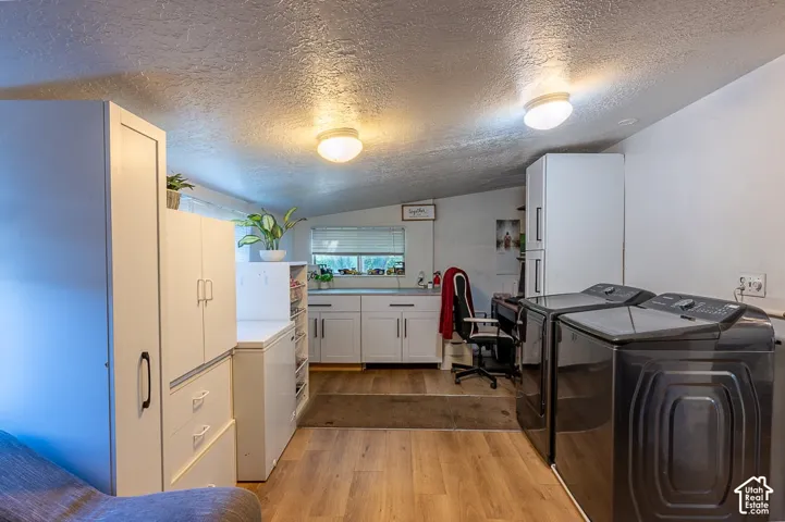 Laundry room & storage galore!