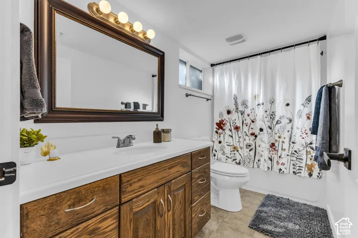 Most houses in this era don't have a primary bedroom with its own bathroom!