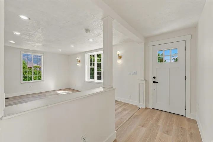Entryway featuring wood-finish flooring, a craftsman-style front door with glass lites, and recessed lighting