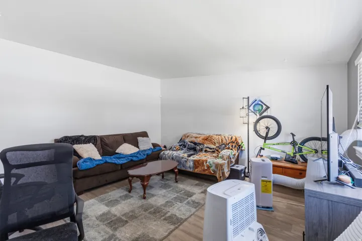 Wood-finish flooring with neutral wall tones