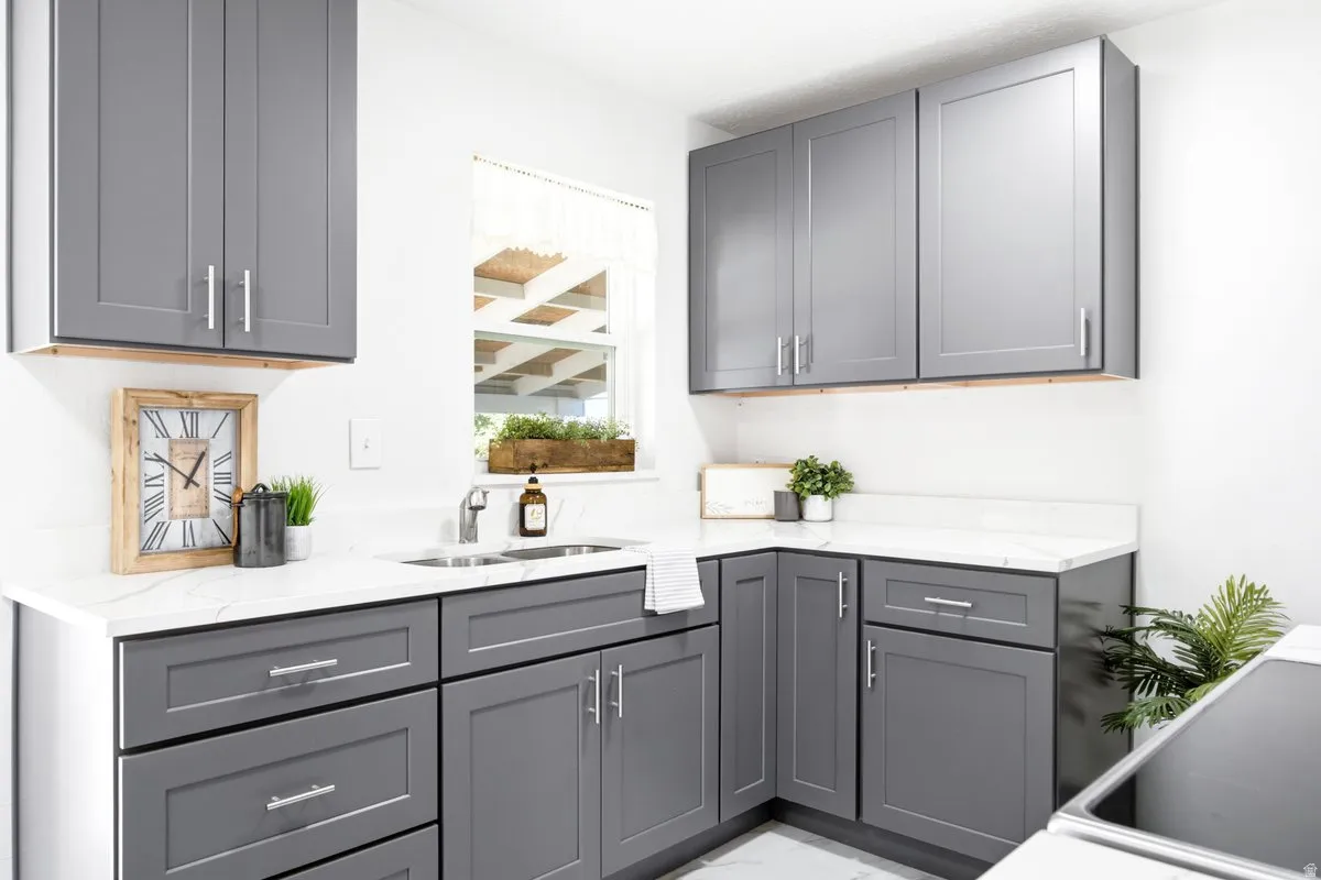 White quartz countertops with subtle veining