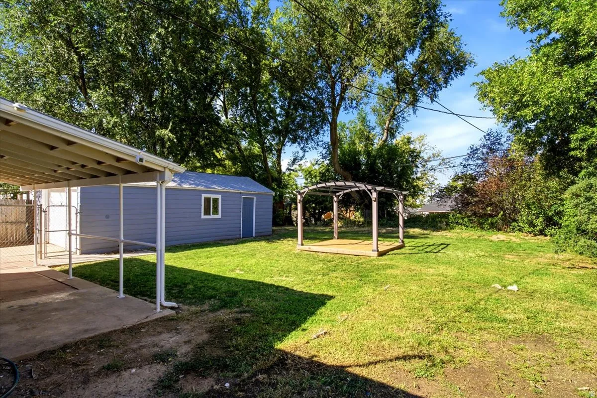 Large, fenced yard