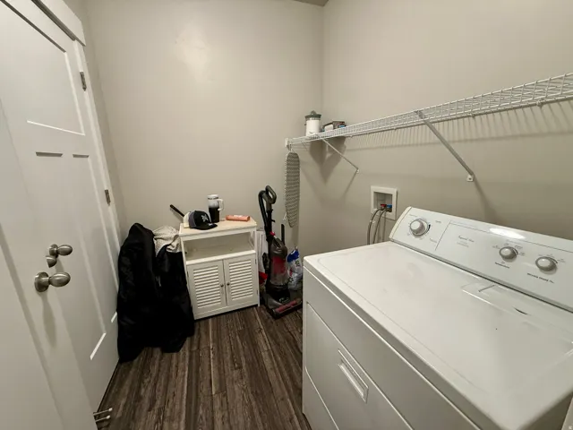 Wood-finish flooring with light neutral wall paint