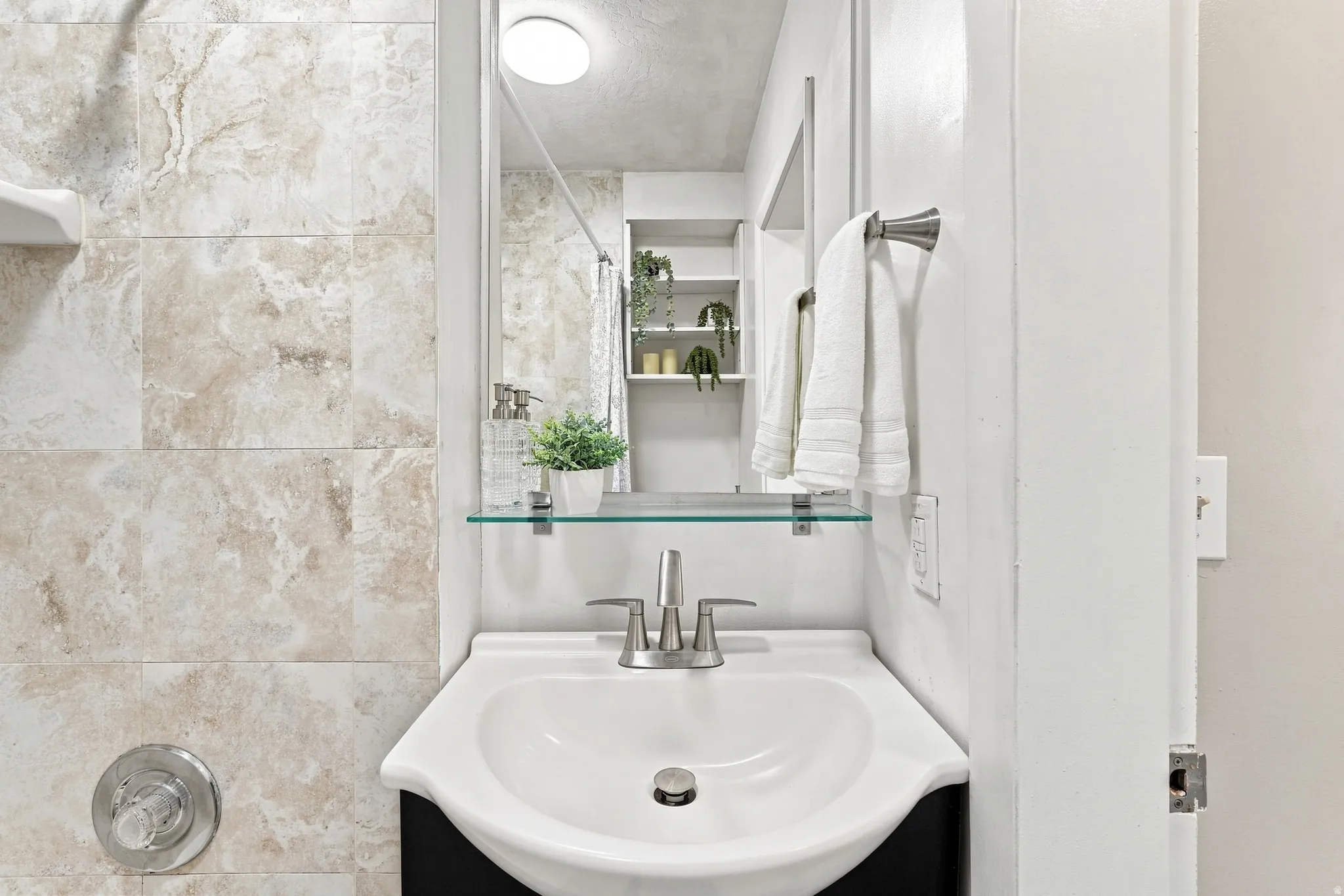 En suite primary bath