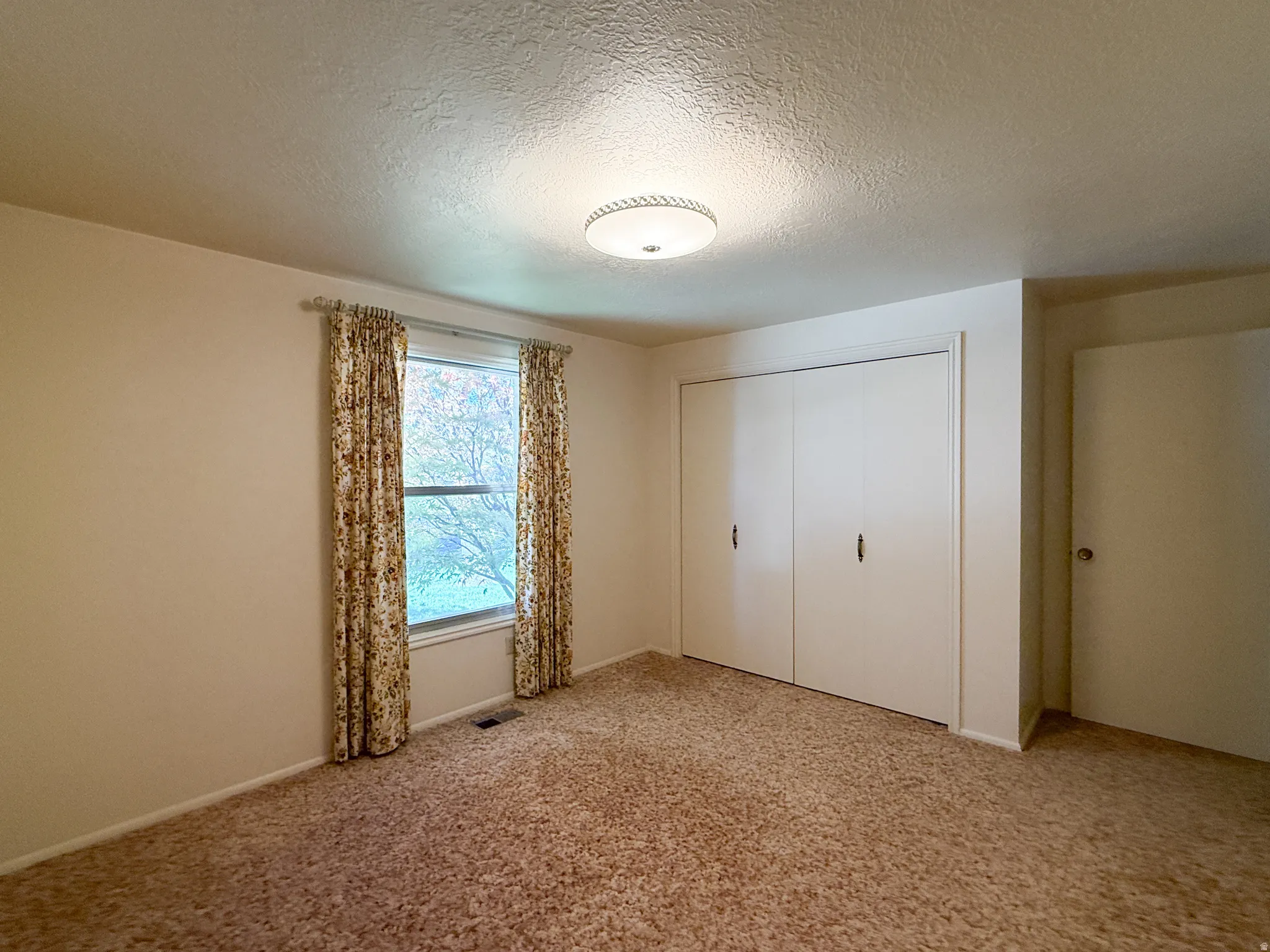#2 Bedroom with Closet Doors