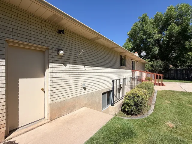 Garage Door Entrance/Exit and Walkout Door Stair Entrance