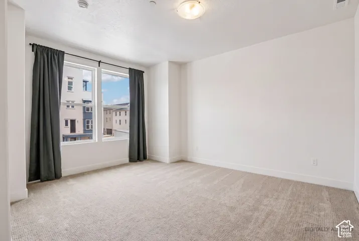 Recessed window with expansive glass