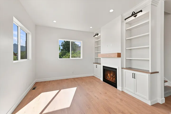 975 E Oak Creek Dr, Lehi, Utah 84043