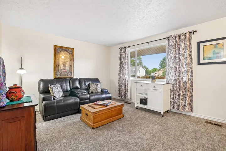 5186 W Saguar0 Dr, West Jordan, Utah 84084