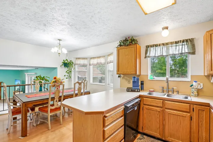 5186 W Saguar0 Dr, West Jordan, Utah 84084