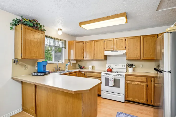 5186 W Saguar0 Dr, West Jordan, Utah 84084