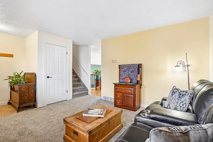 5186 W Saguar0 Dr, West Jordan, Utah 84084