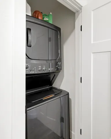 Stacked laundry appliances