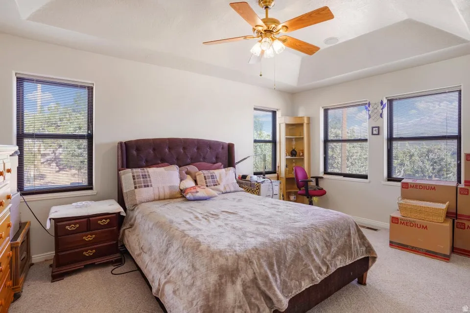 Tray ceiling with a ceiling fan light fixture