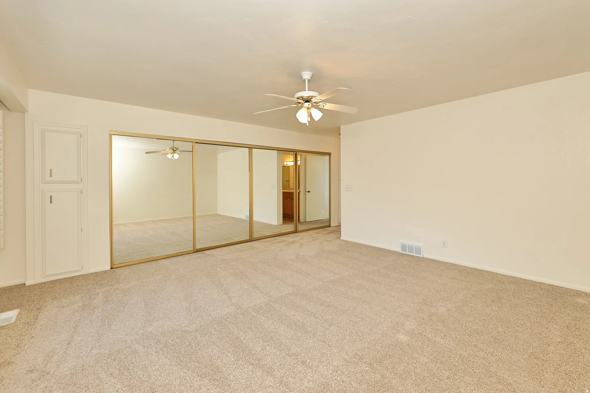 Wall-to-wall carpeting and neutral wall tones
