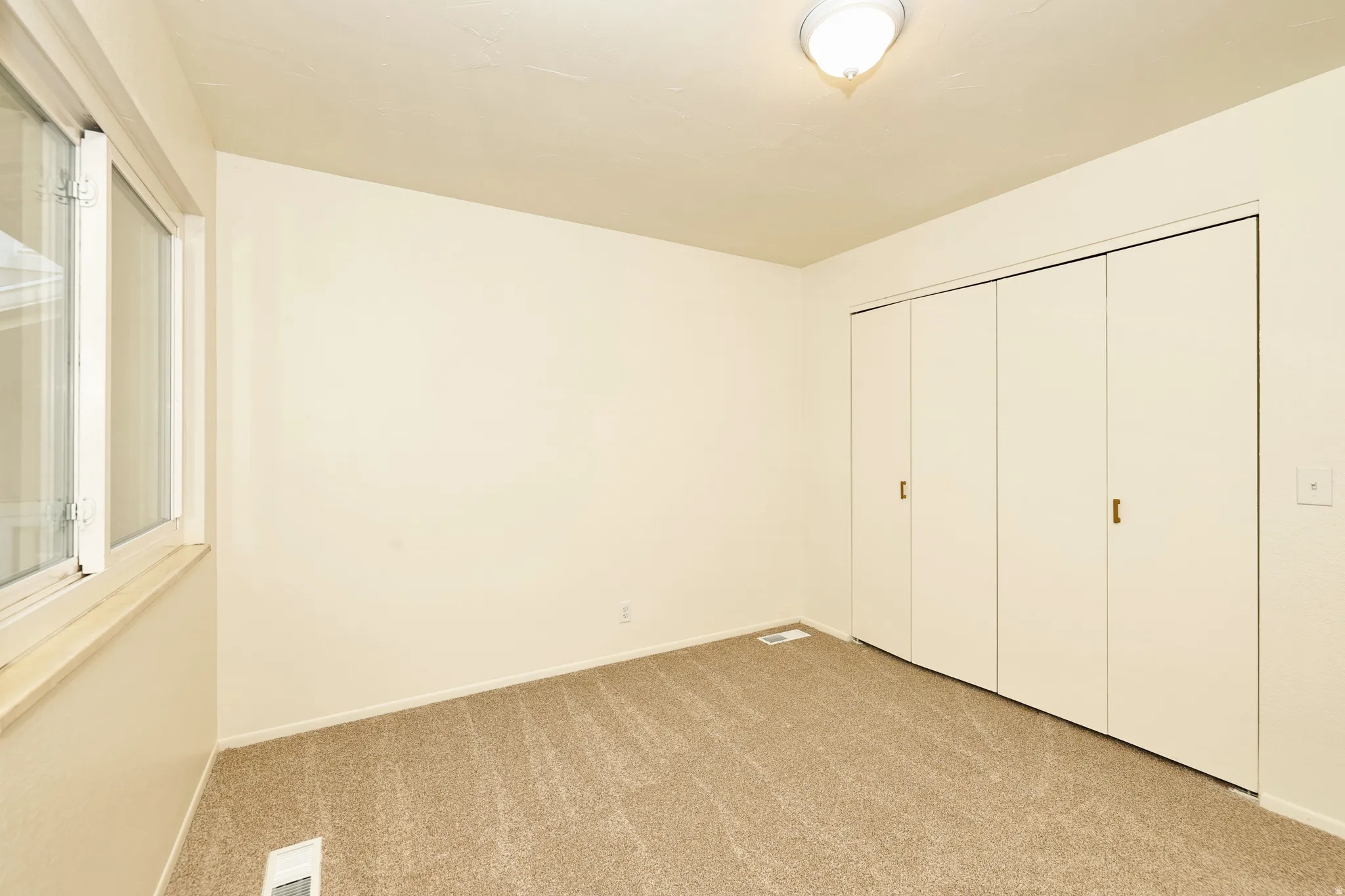 Wall-to-wall carpeting and neutral wall tones