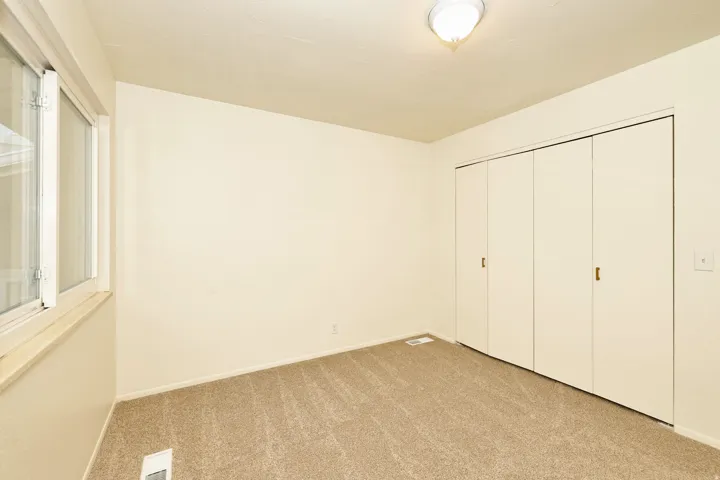 Wall-to-wall carpeting and neutral wall tones