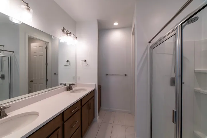 Double vanity with undermount sinks and light-toned countertops