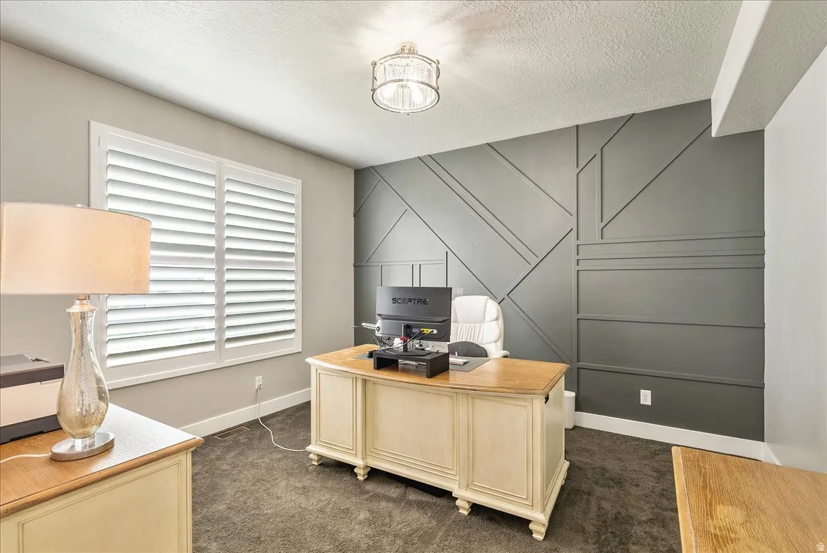 Accent wall with geometric trim