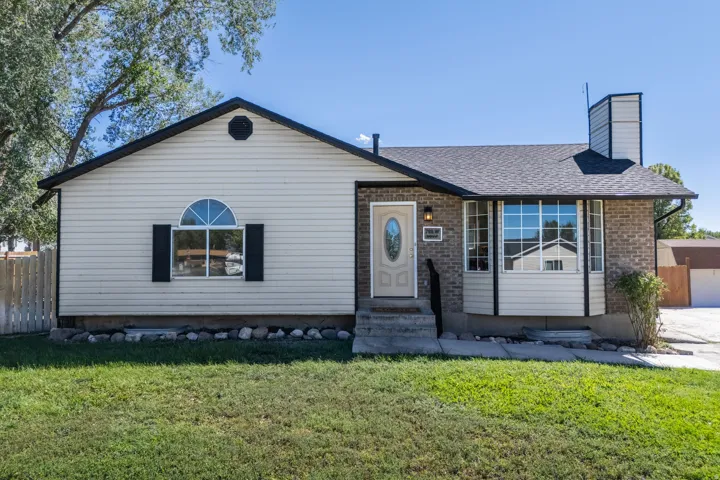 Single-story residence featuring a combination of brick and siding exterior, a bay window, and an arched window with shutters