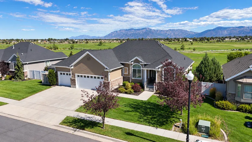 Unobstructed Mountian views!