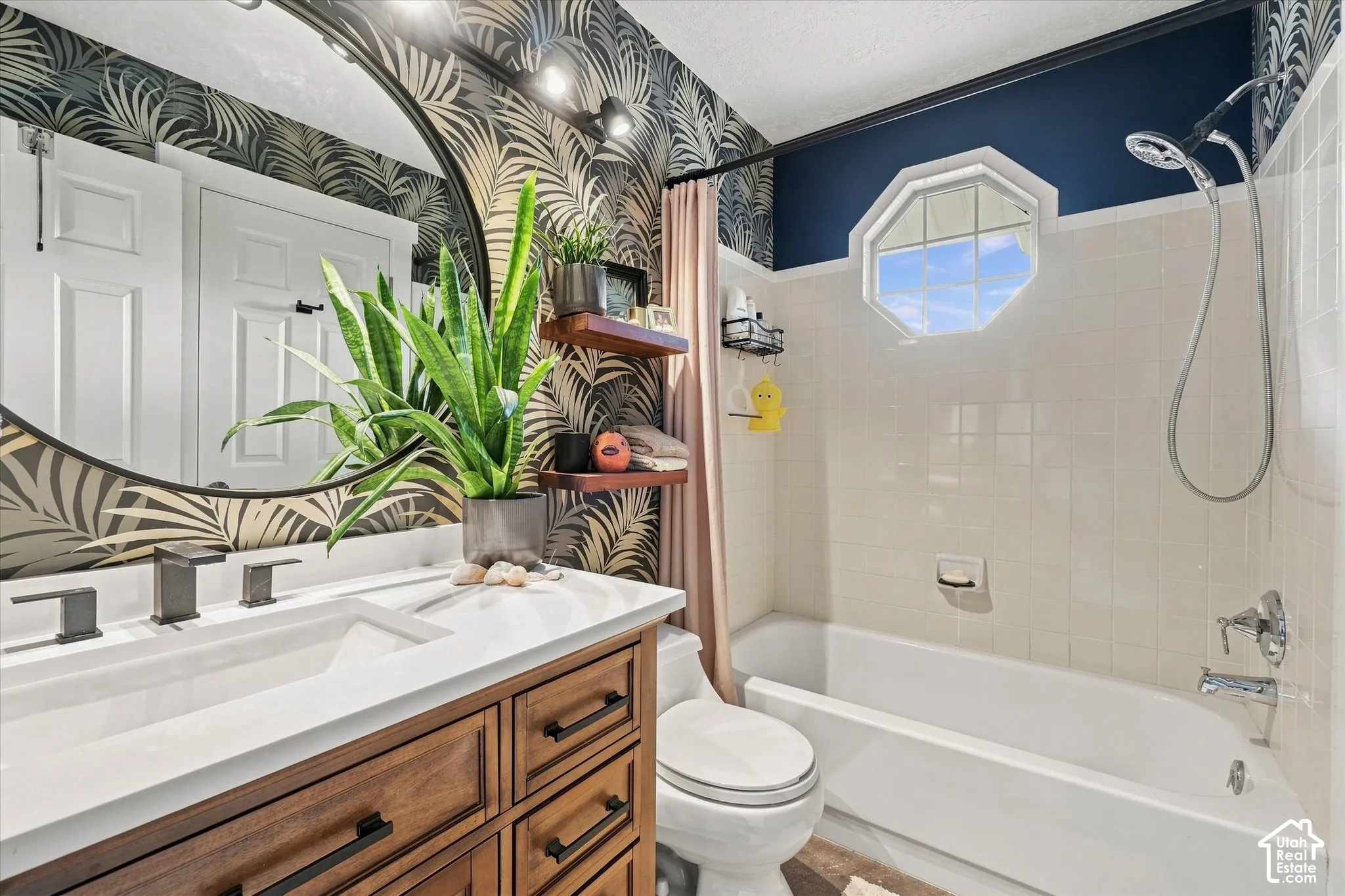 Full Jack and Jill Bathroom