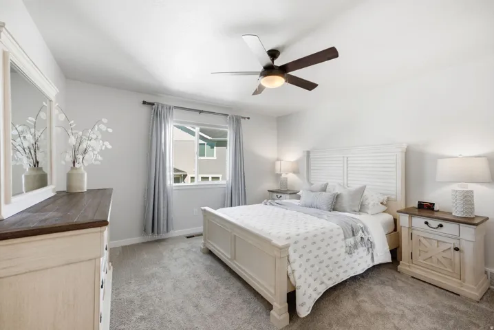 Recessed lighting, ceiling fan with integrated lighting, carpeted flooring, and window with natural light