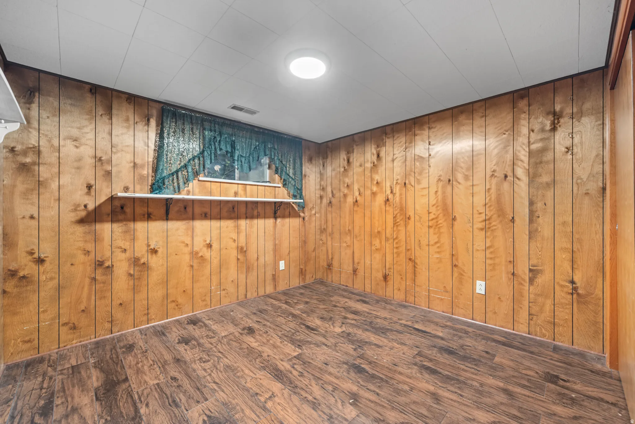 BASEMENT BEDROOM!